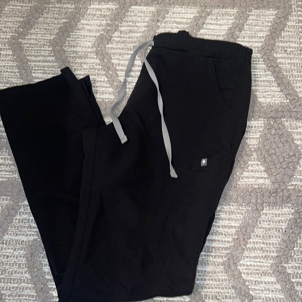FIGS YOLA black skinny scrub pants